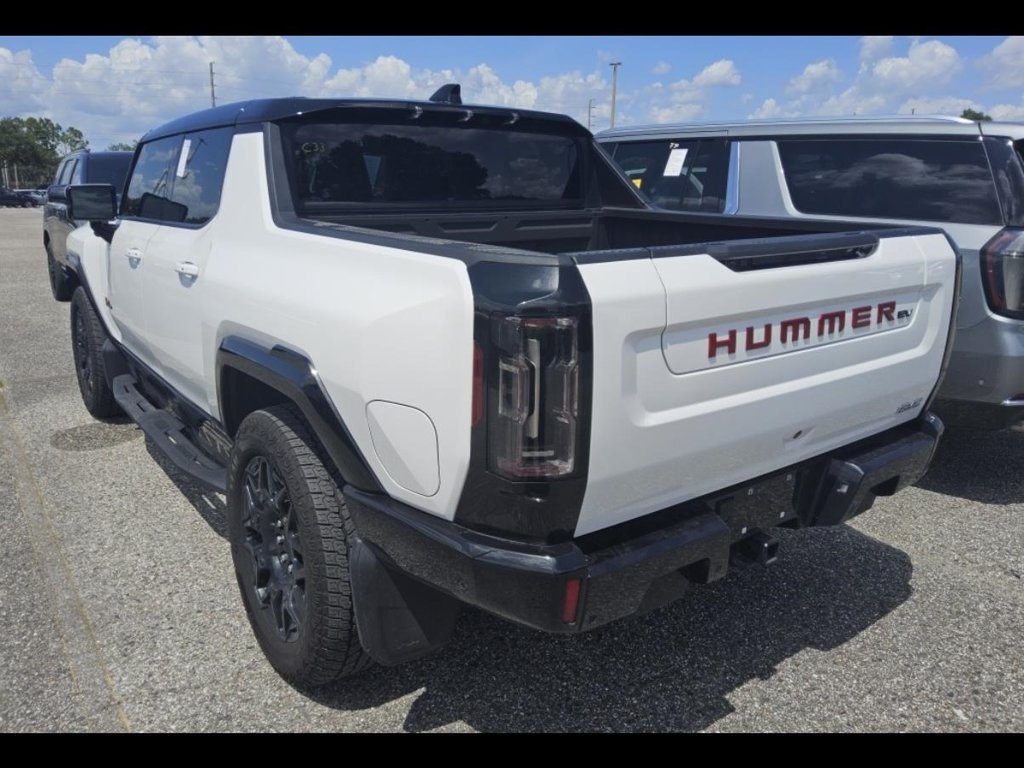 Used 2025 White GMC 2X image 5