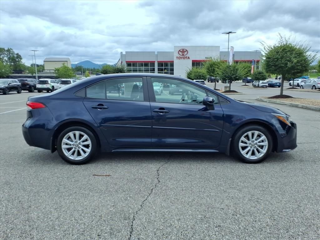 Certified Used 2025  Toyota LE image 3