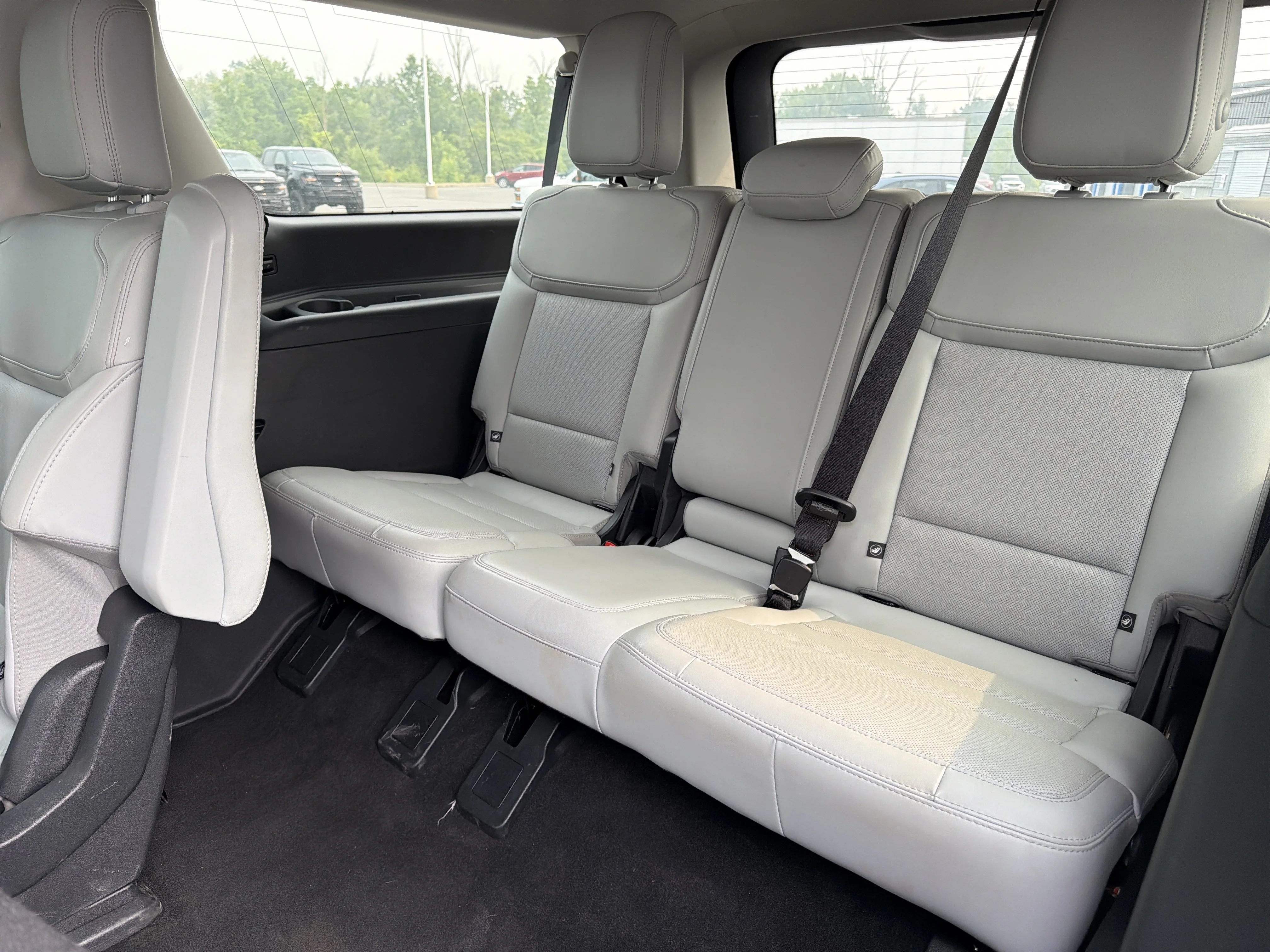 Used 2025 Silver Metallic Ford Platinum image 14