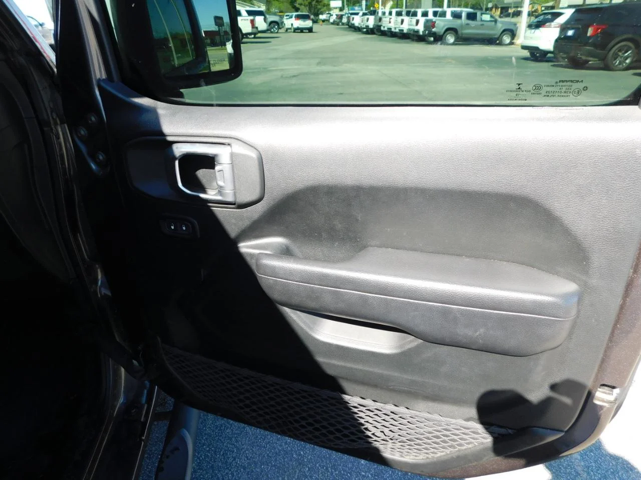 Used 2019 Gray Jeep SPORT S 4X4 image 15