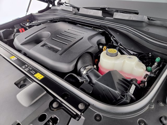 New 2026 Santorini Black Land Rover Dynamic SE image 19