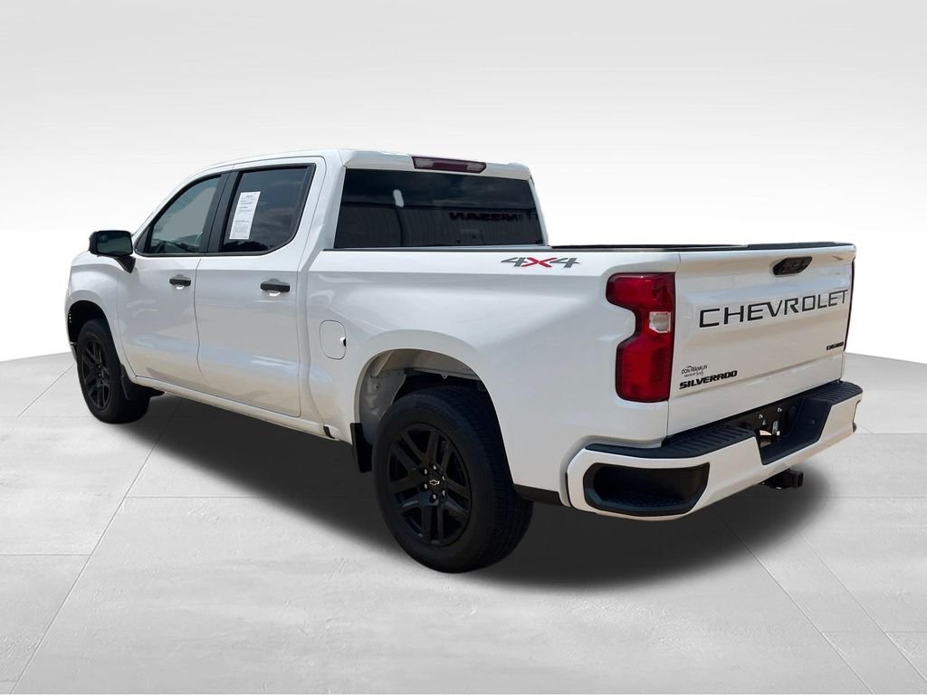 Used 2023 White Chevrolet Custom image 3