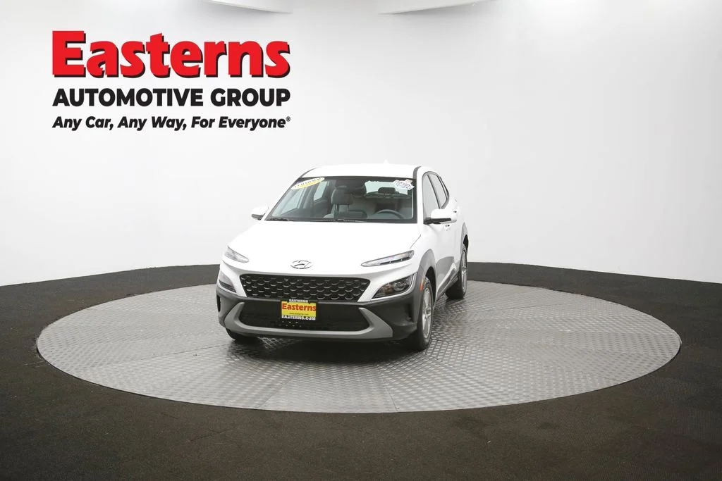 Used 2022 White Hyundai SE image 50