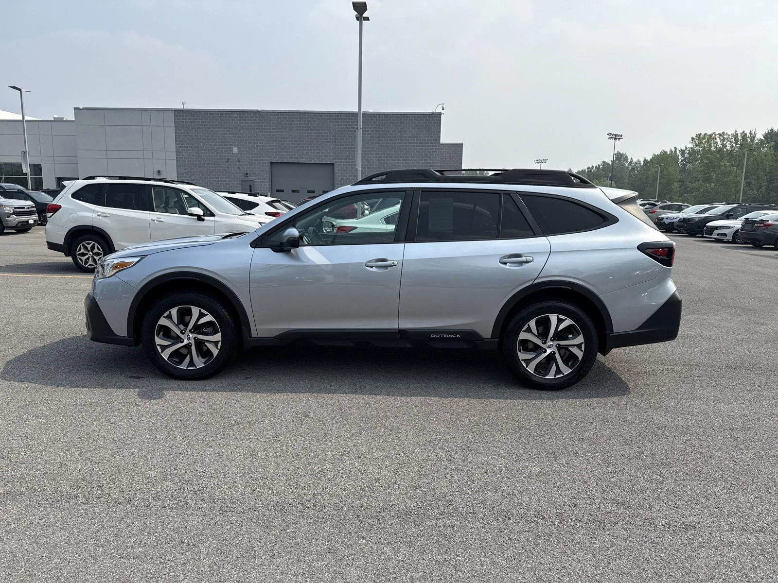 Used 2022 Ice Silver Metallic Subaru Limited XT image 16
