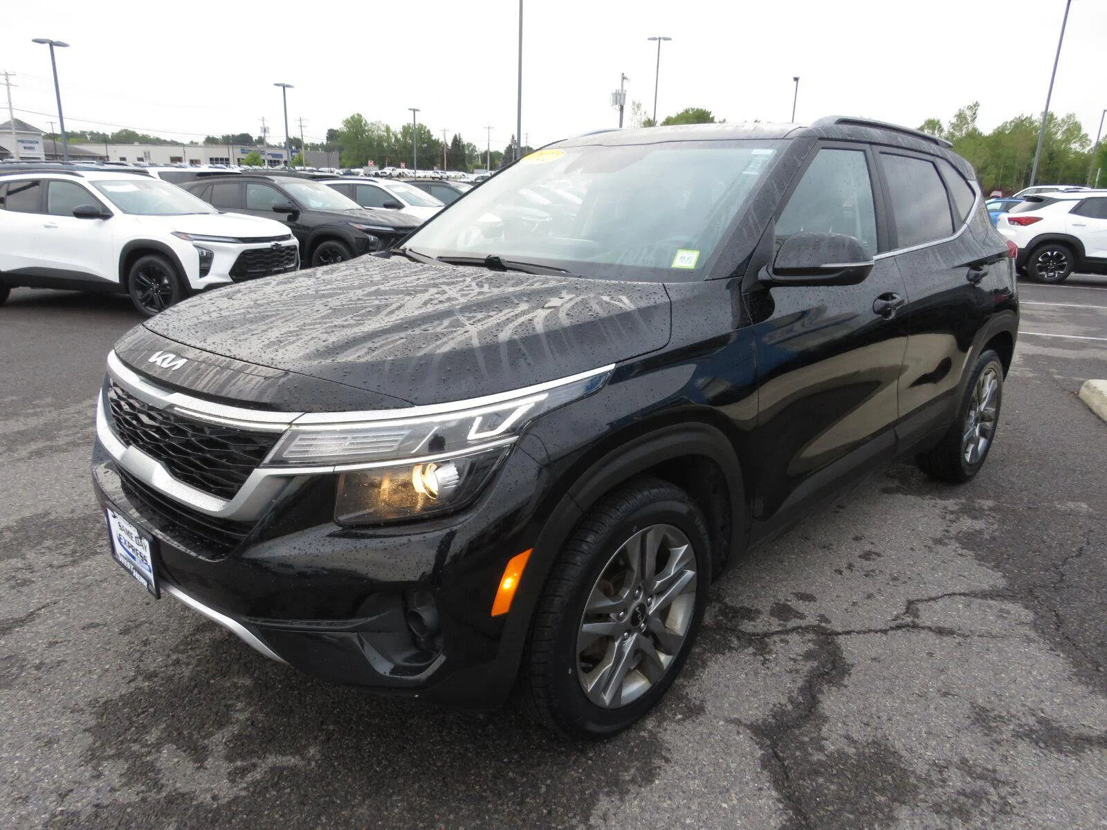 Used 2022 Cherry Black Kia S image 10