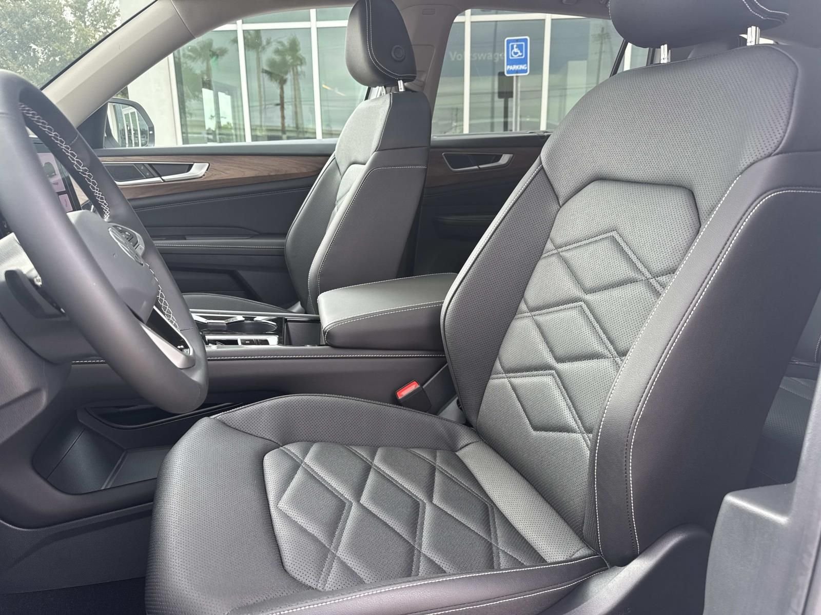 New 2026 White Volkswagen 2.0T SE w/Technology image 9