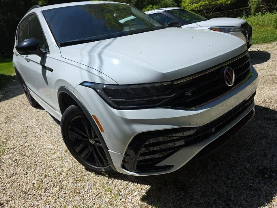 Used 2022 Pure White Volkswagen SE R-Line Black image 2