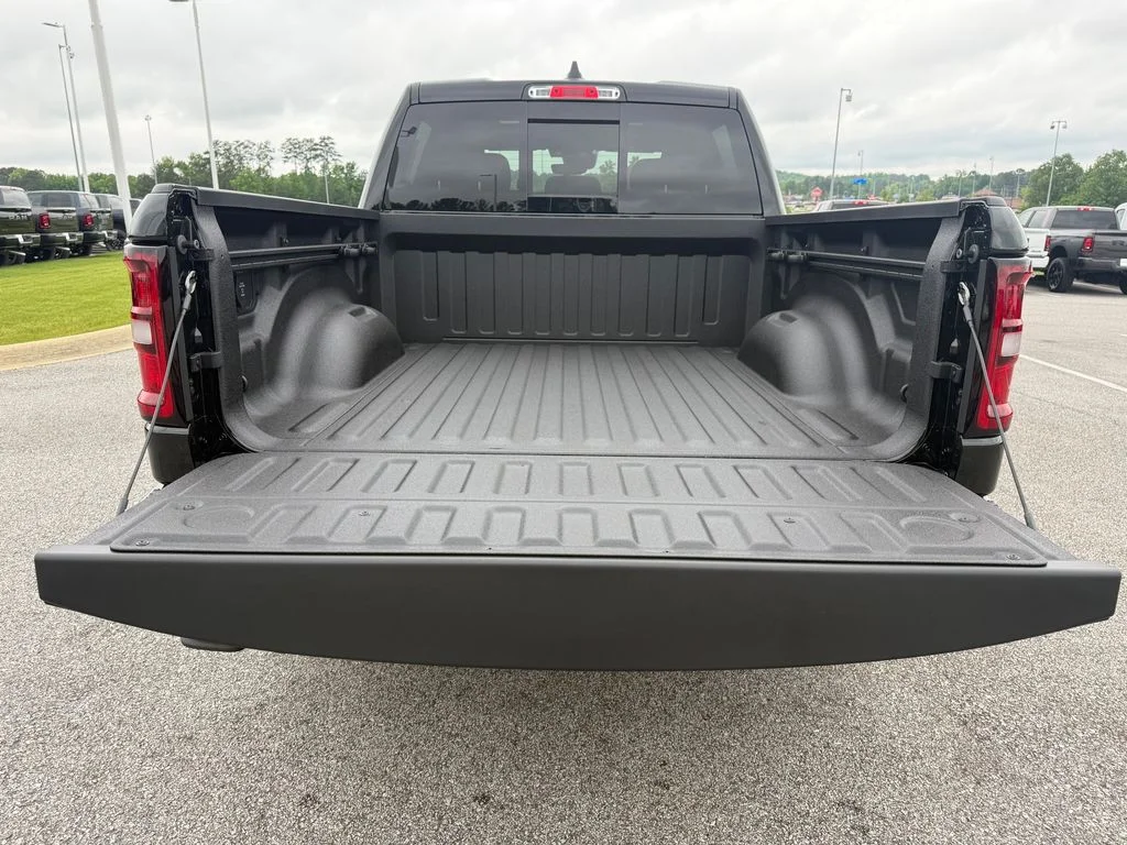 New 2026 Diamond Black Crystal Pearl-Coat Exterior Paint RAM Big Horn/Lone Star image 19