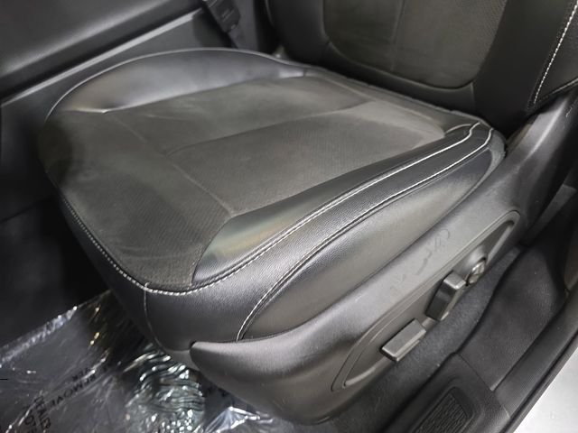 Used 2024 Silver Jeep Altitude X image 27