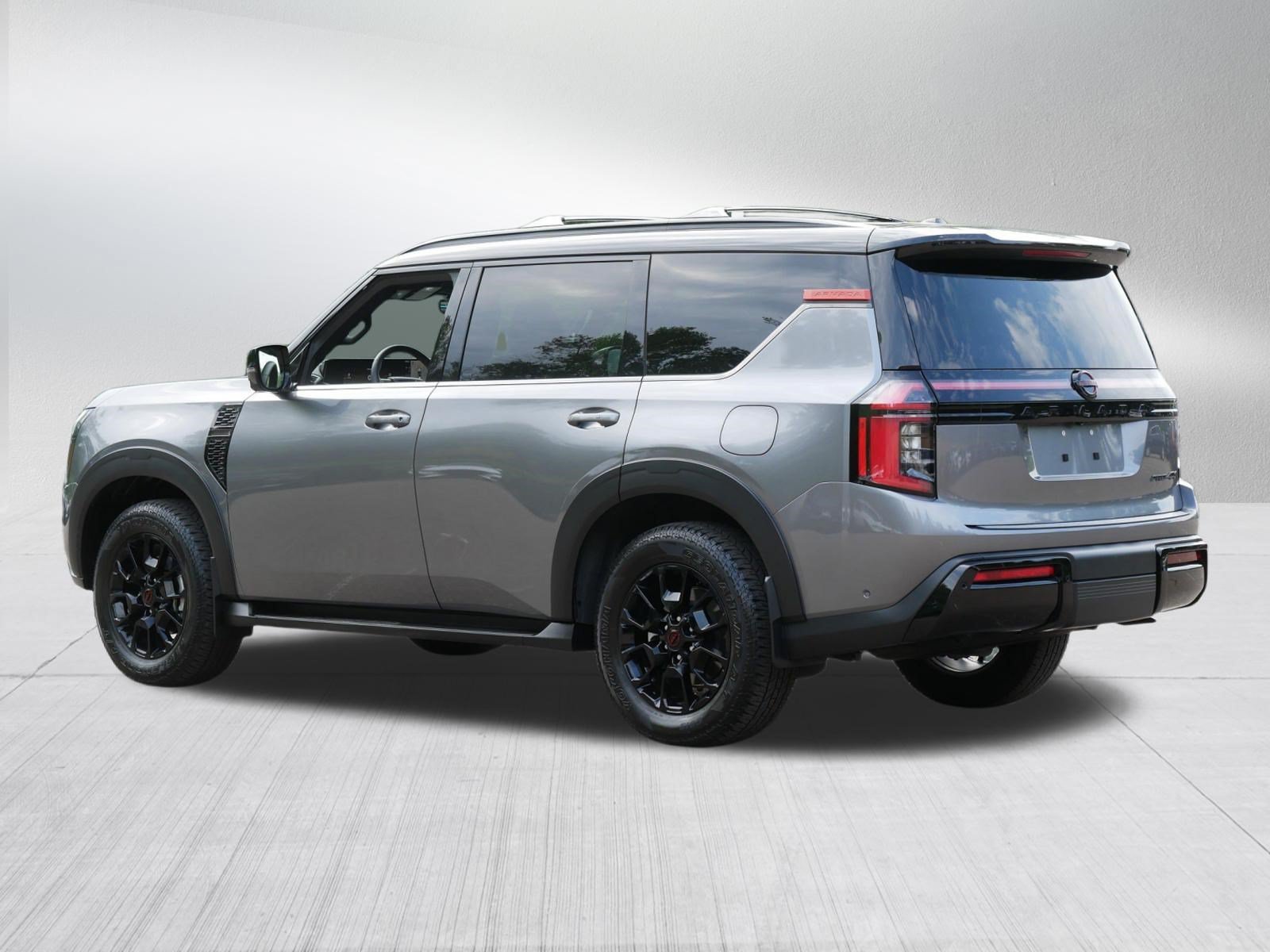 Used 2025 Gun Metallic/Super Black Nissan PRO-4X image 5