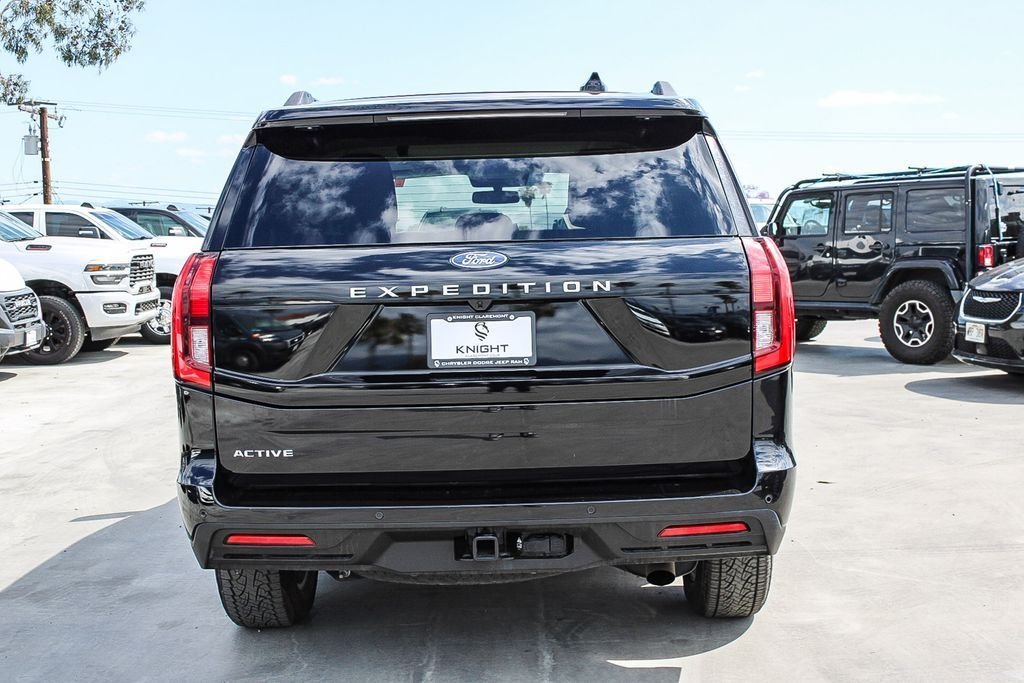 Used 2025 Black Metallic Ford Active image 8