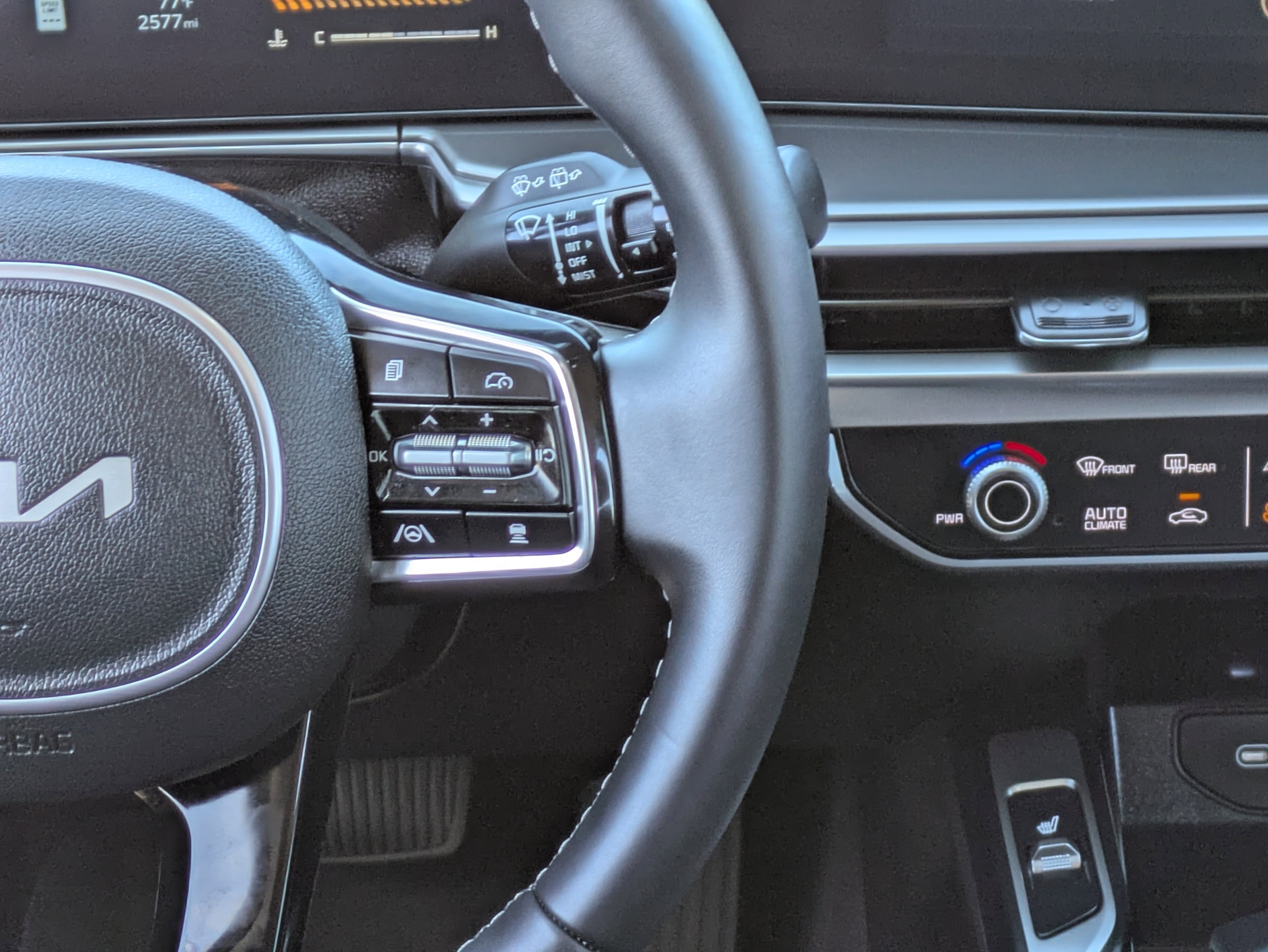 2025 Kia Sorento S - Photo 23