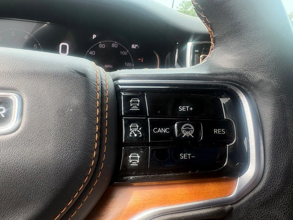 Used 2022 White Jeep Series III image 25