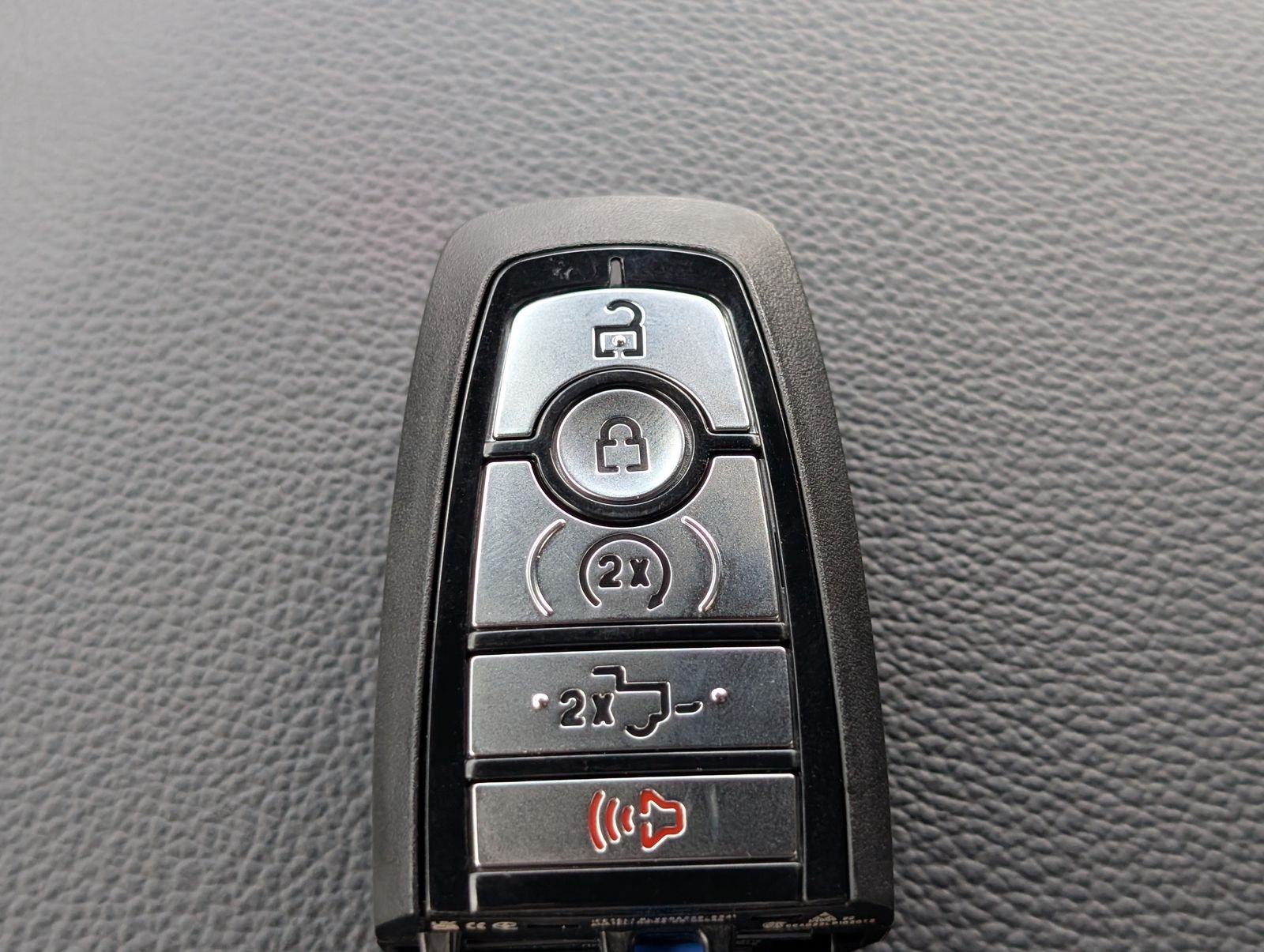 New 2026 Carbonized Gray Metallic Ford XLT image 35