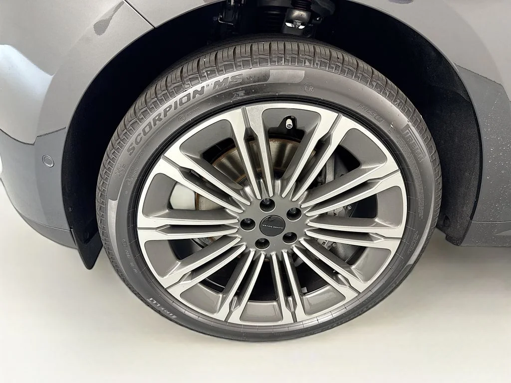 New 2026 Carpathian Grey Land Rover SE image 33