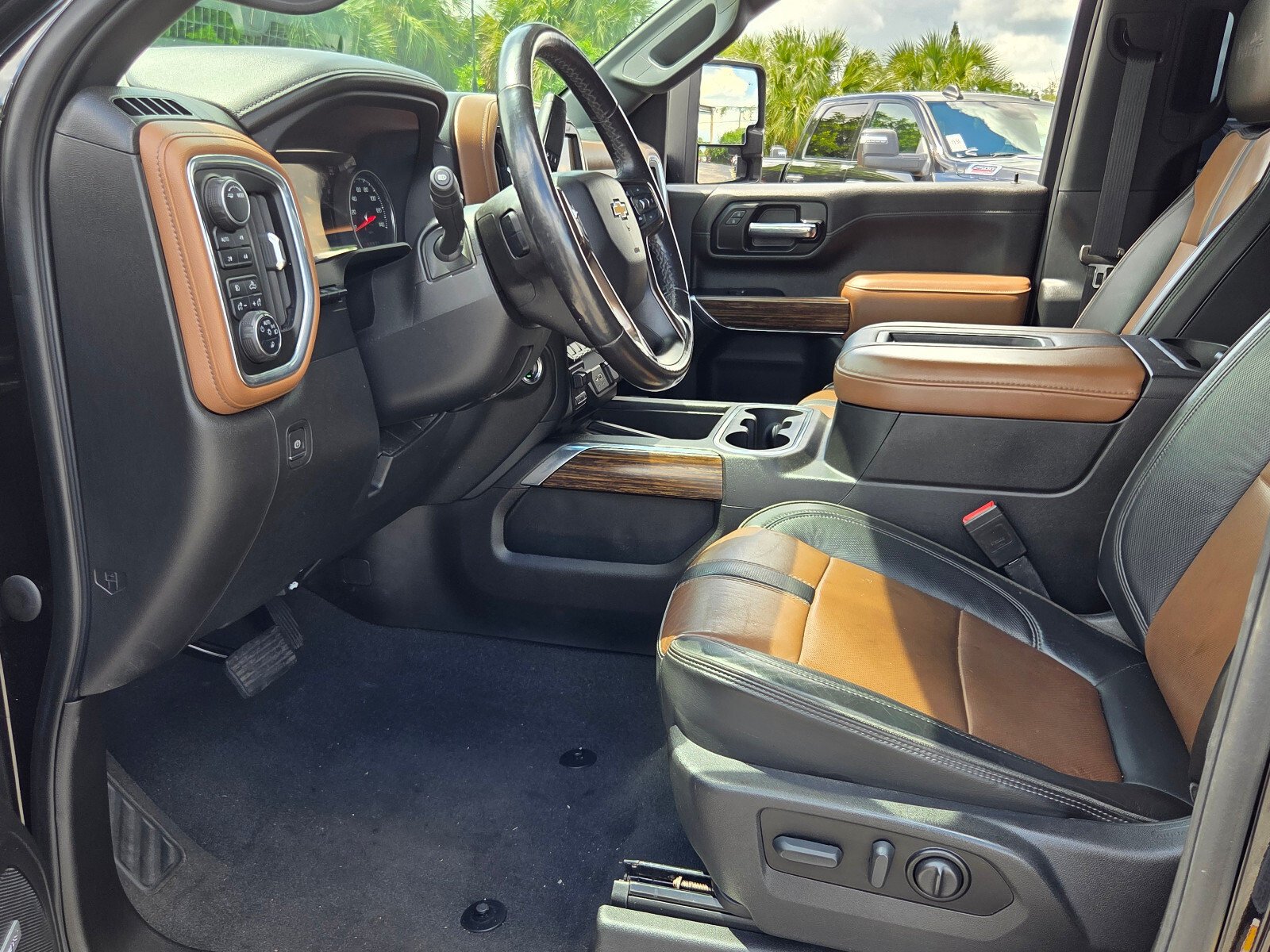 Used 2022 Mosaic Black Metallic Chevrolet High Country image 11