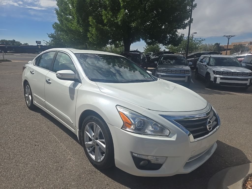Used 2015 White Nissan 2.5 SL image 2