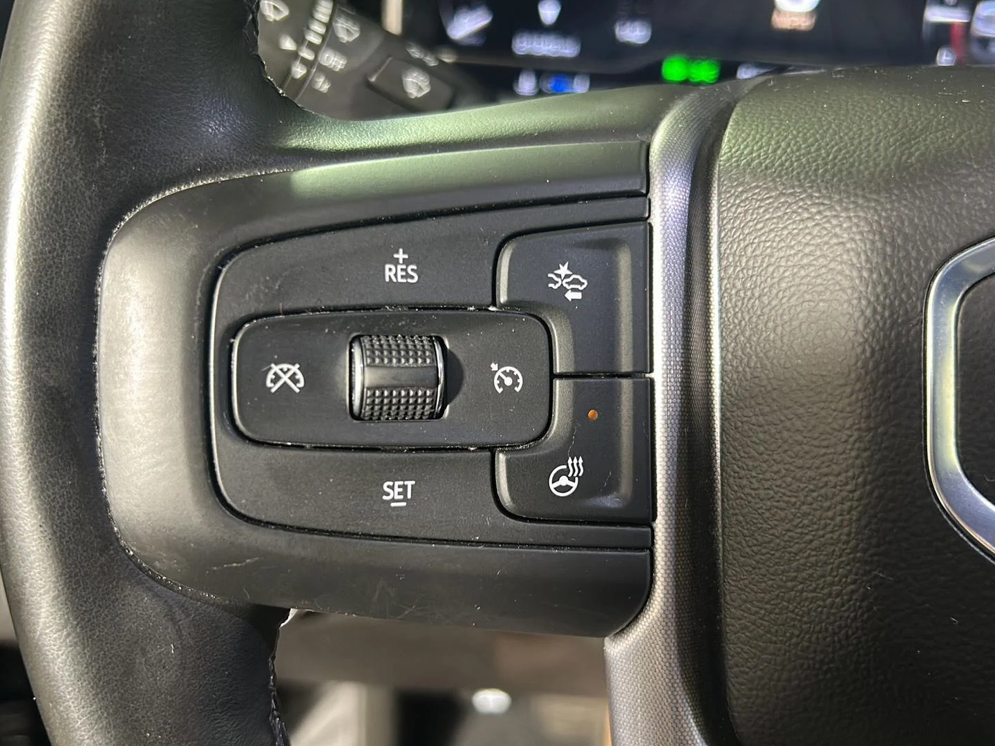 Used 2024 Onyx Black GMC Elevation image 22