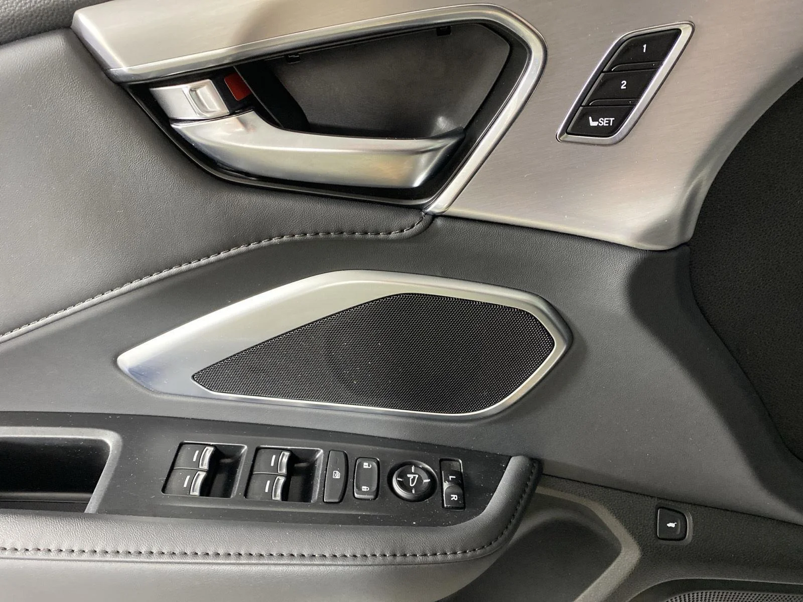 Used 2024 Liquid Carbon Metallic Acura  image 14