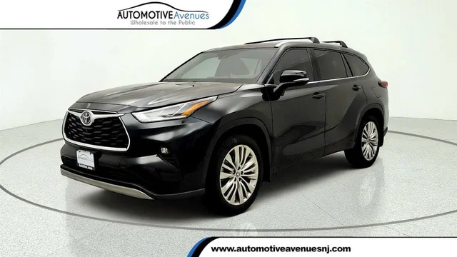 2025 Toyota Highlander Platinum AWD w/ Tow Hitch