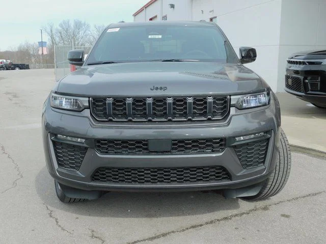 New 2026 Baltic Gray Metallic Clear-Coat Exterior Paint Jeep Limited image 3