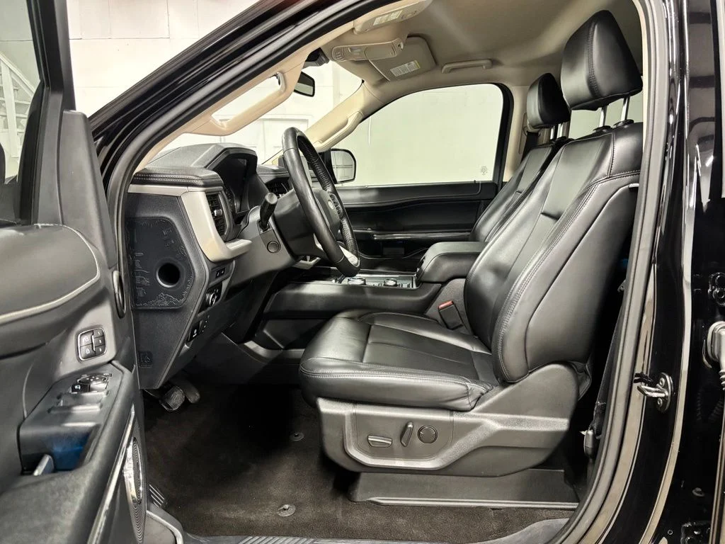 Used 2023 Black Ford XLT image 16