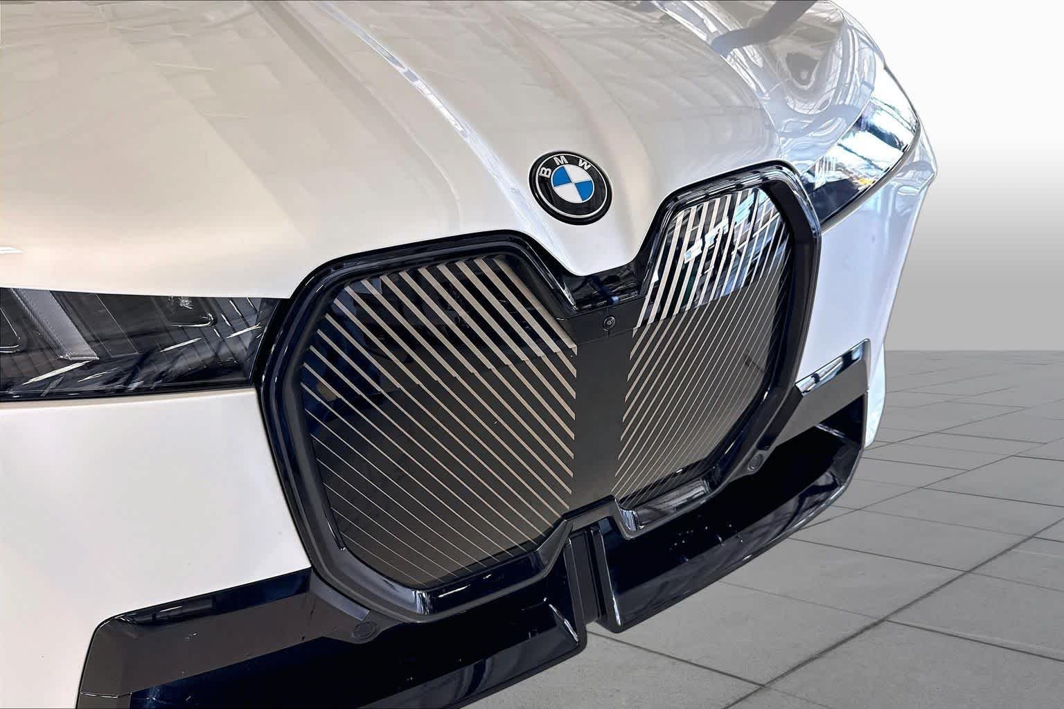 Used 2026 Mineral White Metallic BMW xDrive45 image 27