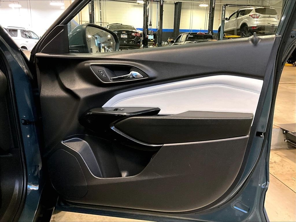 Used 2025 Gray Chevrolet LT image 12