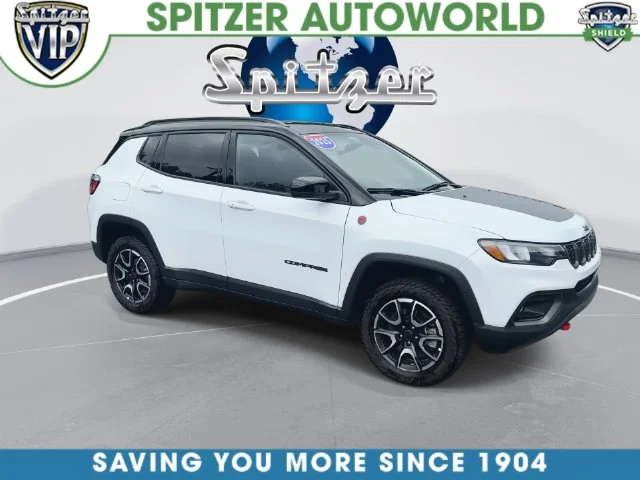Used 2025 White Jeep Trailhawk image 3