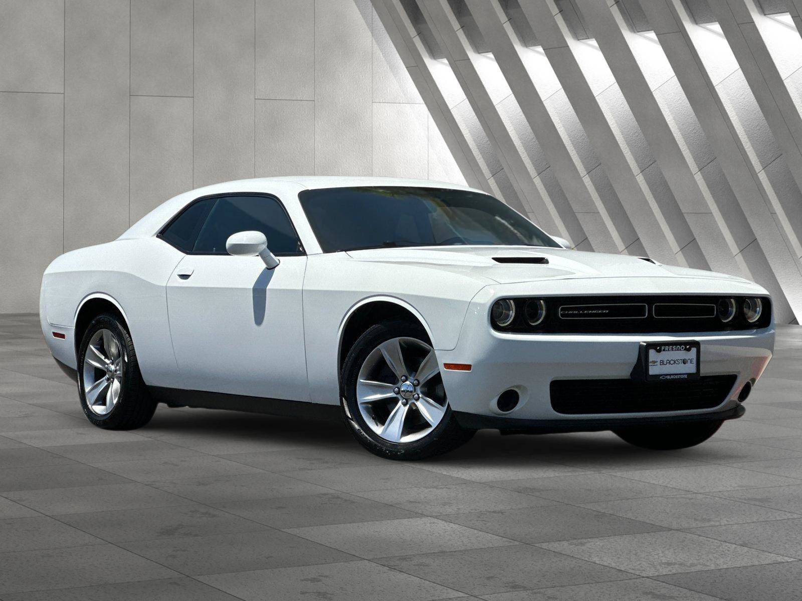 2016 Dodge Challenger SXT's photo
