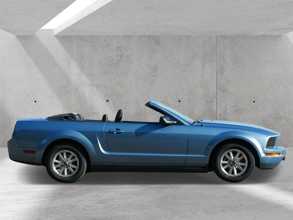 Used 2006  Ford V6 Premium image 2