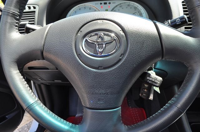 Used 2002 White Toyota SE image 29