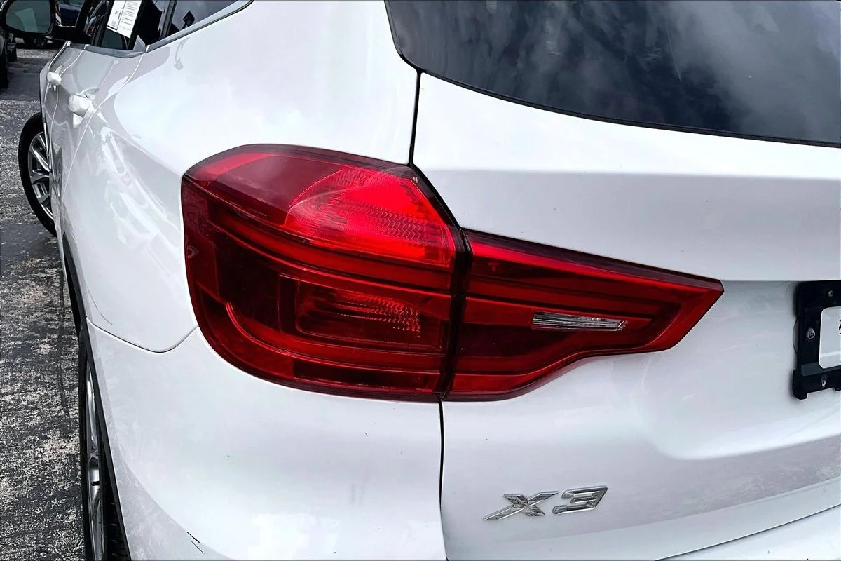 Used 2019 White BMW xDrive30i image 23