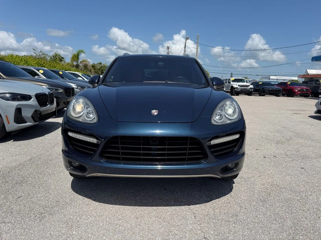 Used 2012  Porsche Turbo image 2