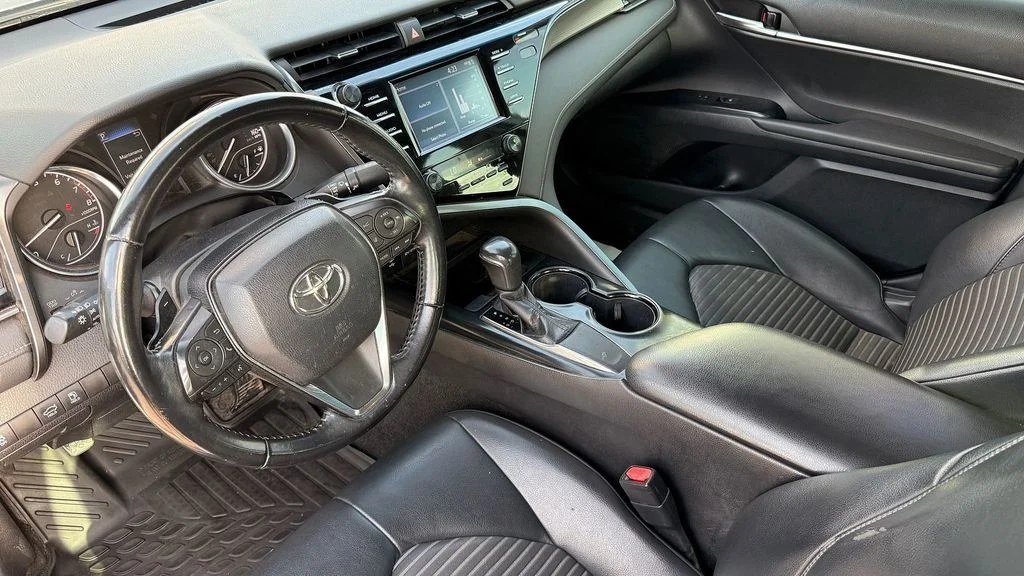 Used 2019 Silver Toyota SE image 10