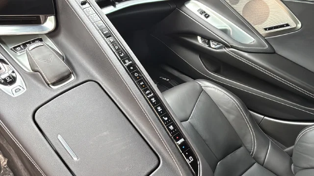 Used 2025 Arctic White Chevrolet 2LT image 30
