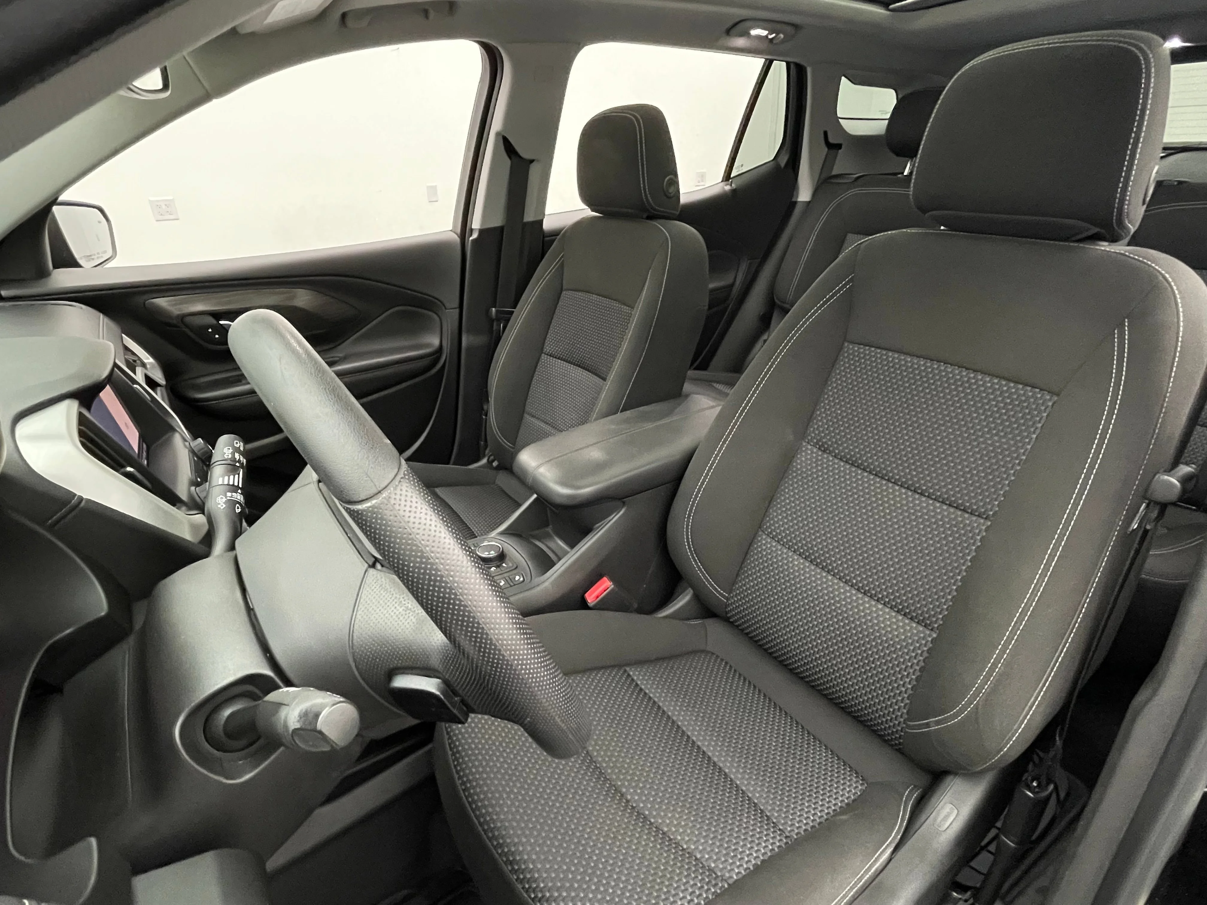 Used 2022 Ebony Twilight Metallic GMC SLE image 19