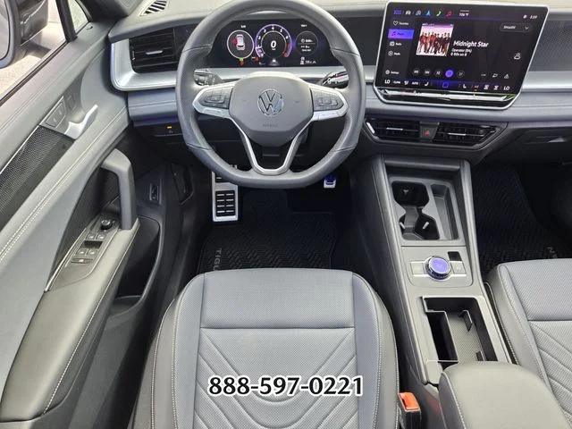 Certified Used 2025 Platinum Gray Metallic Volkswagen 2.0T SE R-LINE BLACK image 14