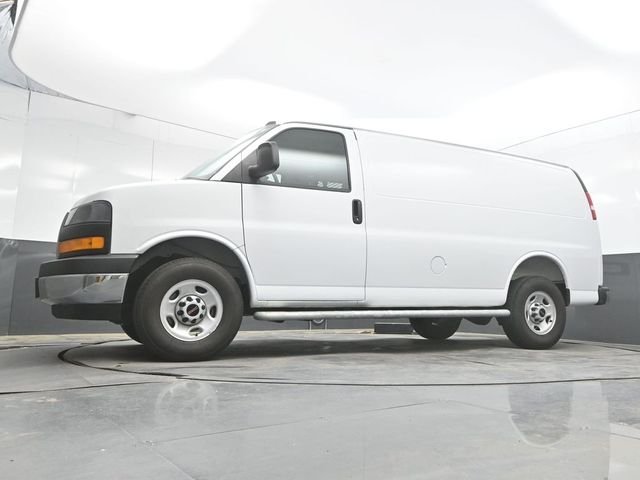 Used 2025 White GMC Work Van image 33