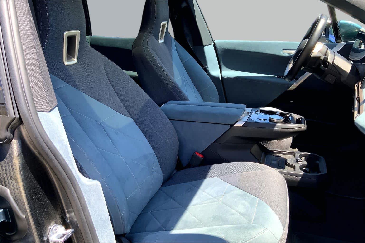 Used 2024 Blue Ridge Mountain Metallic BMW xDrive50 image 8