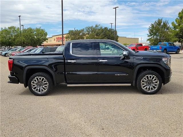 Used 2026 Onyx Black GMC Denali Ultimate 4x4 Crew Cab 5.75 ft. box 147.4 in image 5