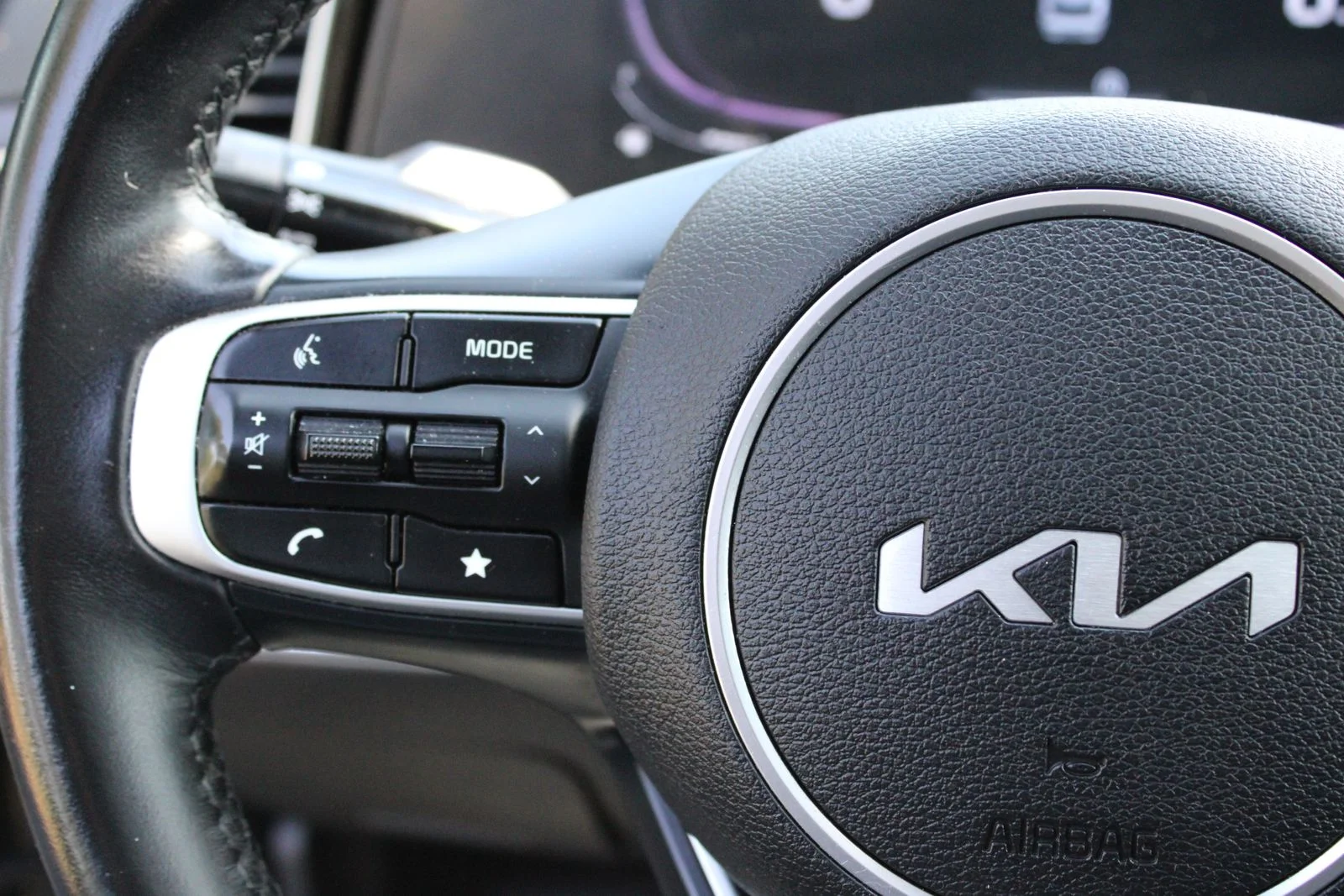 Used 2023 Green Kia X-Line image 31