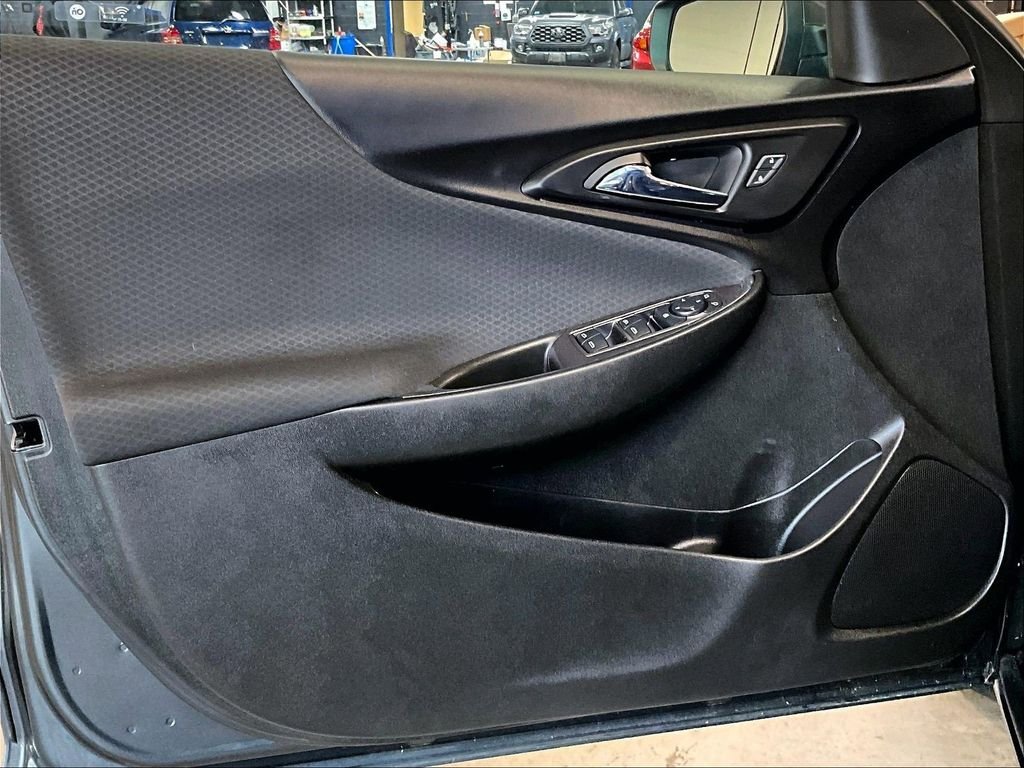 Used 2018 Gray Chevrolet LT image 9