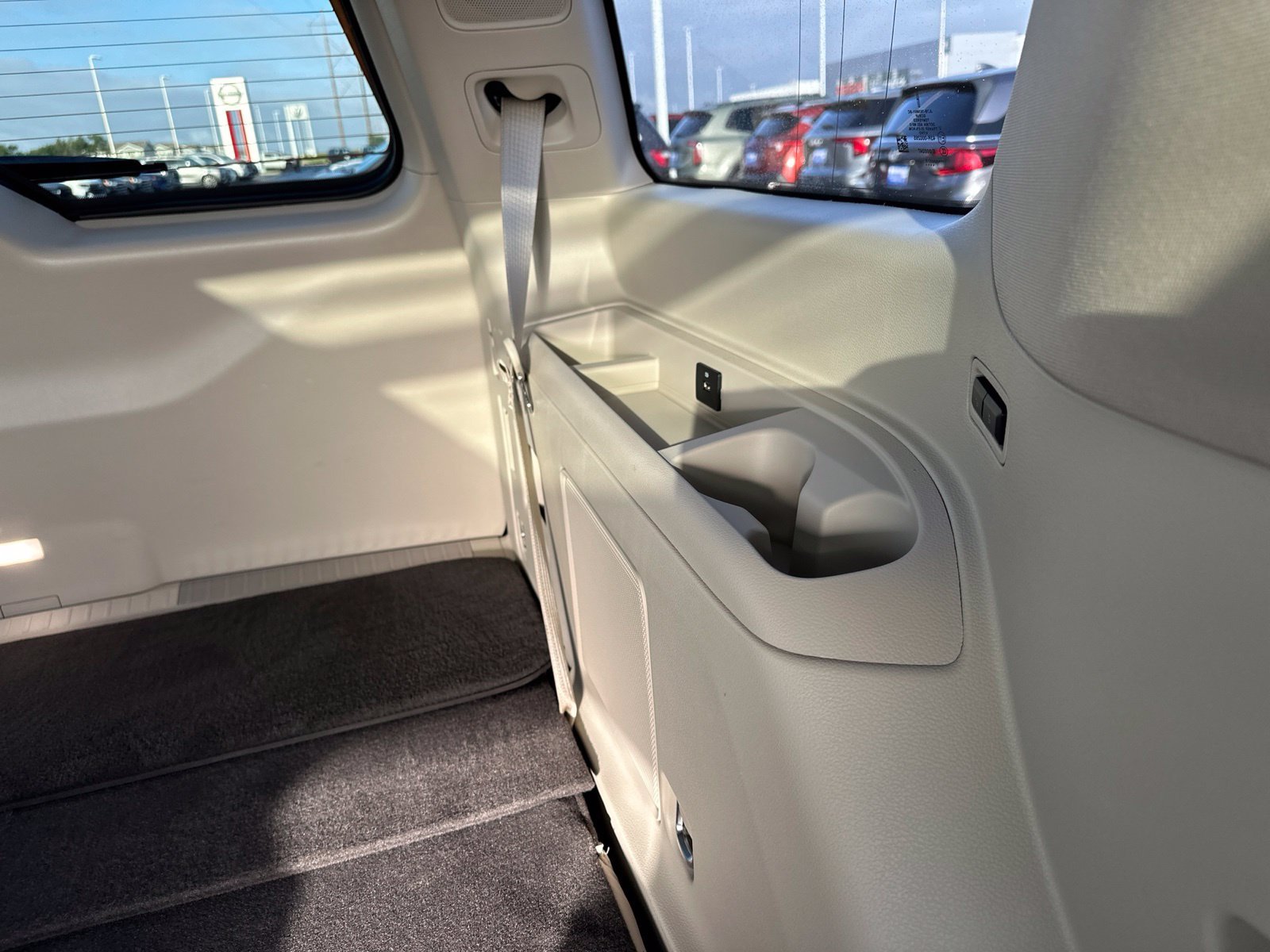 Used 2019 White Lincoln Reserve image 28