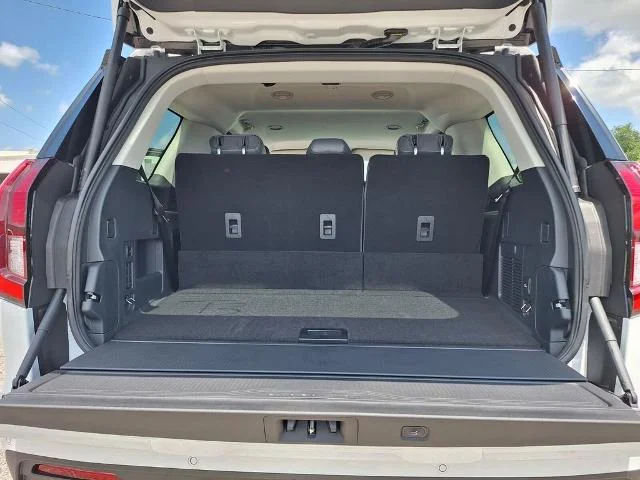 New 2026 Oxford White Ford Active image 52