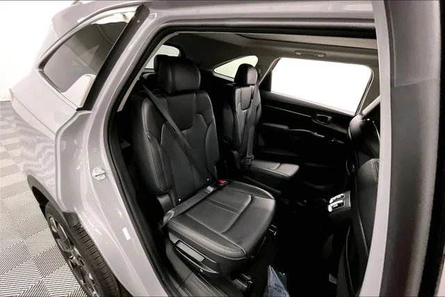 Used 2025 Wolf Gray Kia EX image 26