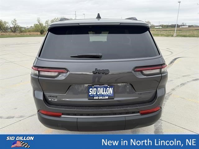 New 2026 Baltic Gray Metallic Clear-Coat Exterior Paint Jeep Altitude 4x4 image 4