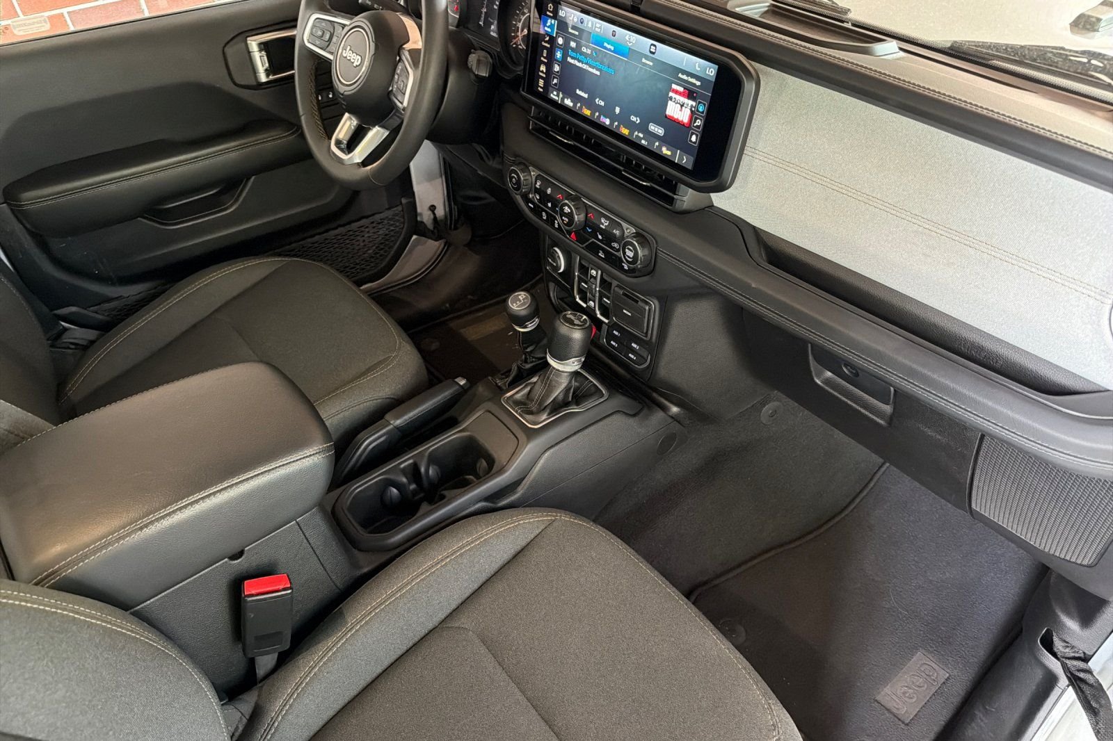 2024 Jeep Wrangler 4-Door Sahara - Photo 21