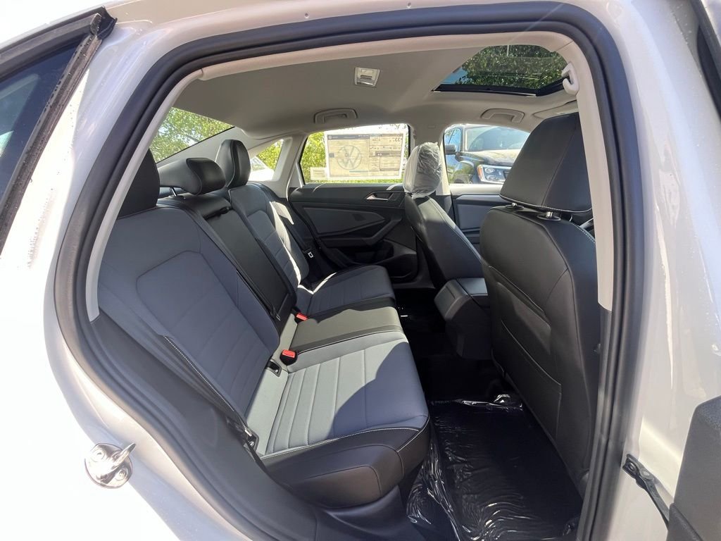 New 2026 White Volkswagen 1.5T SE image 25