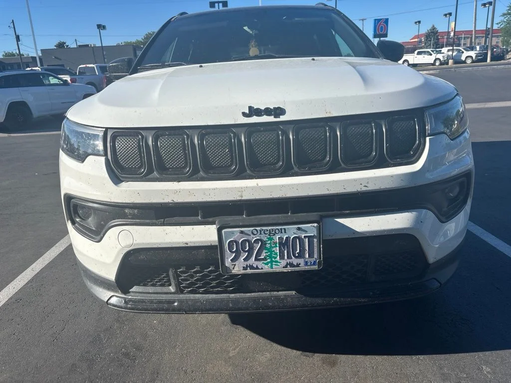 Used 2022 White Jeep Latitude image 1